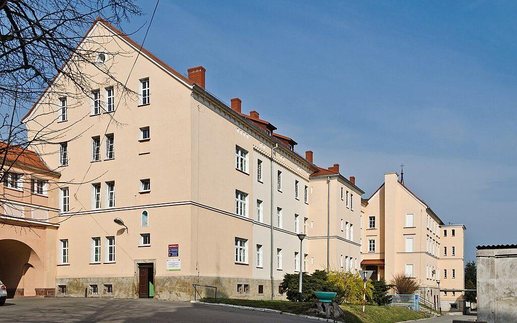 Szpital Powiatowy w Kłodzku / fot. wikimedia